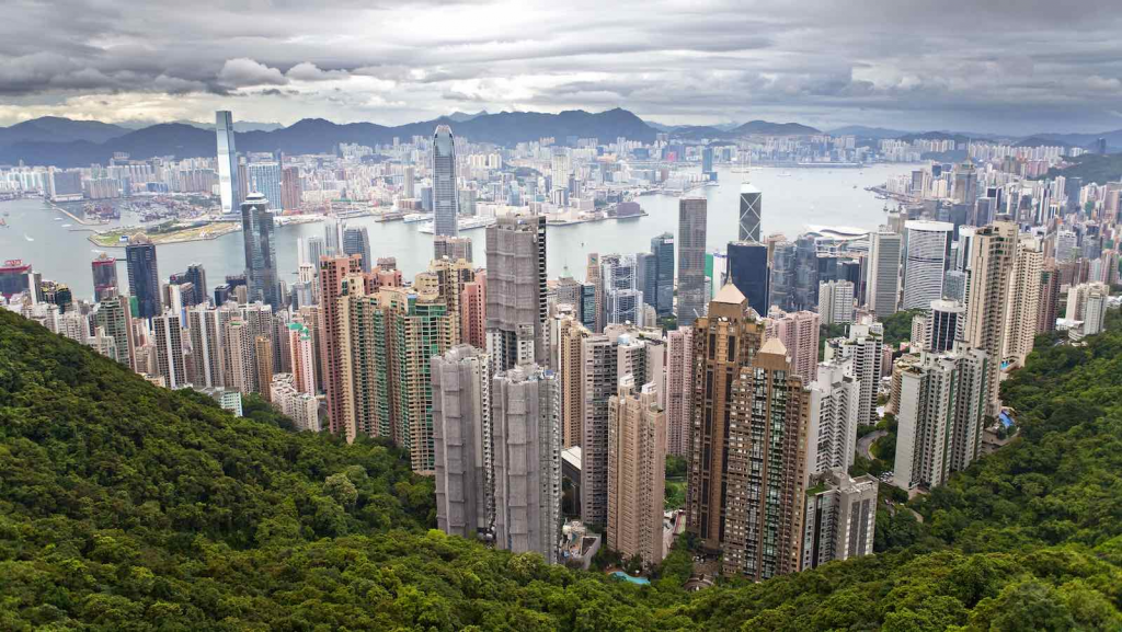 Hong Kong: Điểm đến của hàng hoá, cơ hội làm việc, học tập, … bởi thế mà nhu cầu chuyển gửi hàng đến đây ngày càng tăng cao